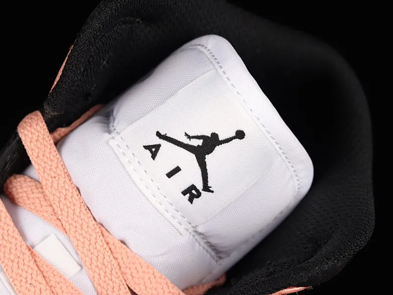 All categories Air Jordan Jordan series basketball shoes Air Jordan 1 Mid G version pure original Air Jordan 1 Mid AJ1 Joe 1 black and white sports culture basketball shoes DM9077-108